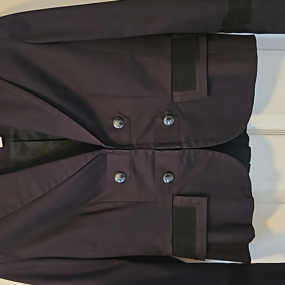 Blazer - Picture 2 of 7